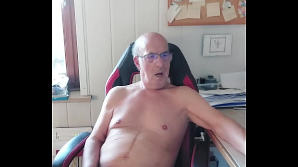 Ich filme mich wie ich bei Chaturbate wichse und abspritze