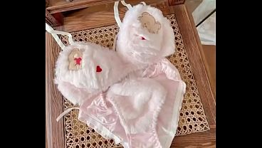 Nonton Cute Bra thumbnail
