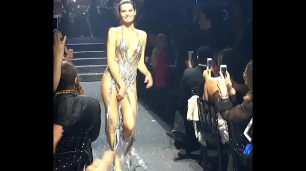 Nonton Isabeli Fontana thumbnail