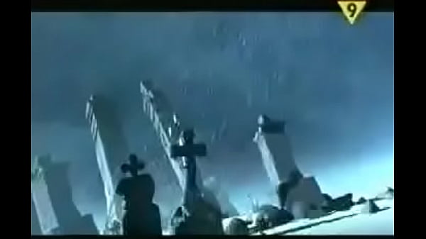 G&oacute;tica Culona Usando Sus Pies Para Masturbar thumbnail