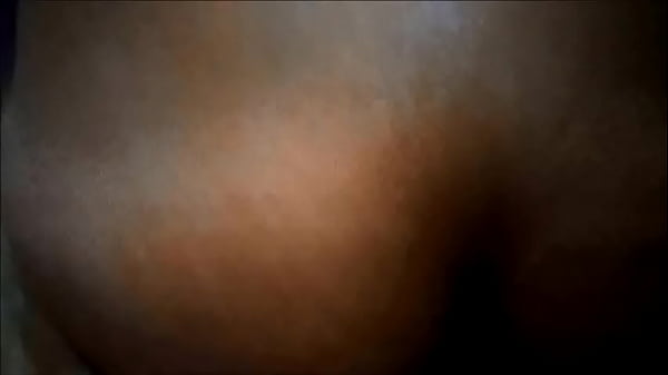 Cdzinha sentando e rebolando no macho 