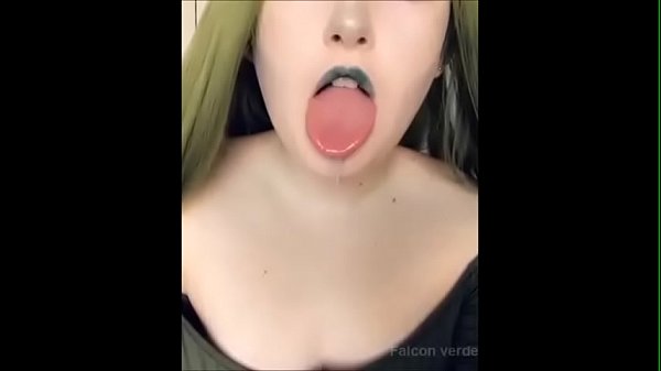 Nonton Tongues From Insta. thumbnail