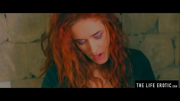 Nonton Puffy Nipples Whore Masturbates In Old House After Being With A Client thumbnail