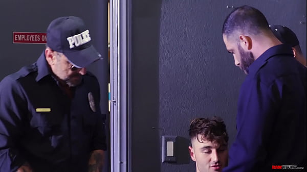 Play MP4 - Wild orgy with a bunch of sexy corrupt cops