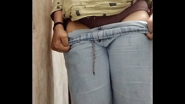 Nonton Indian Girl Take Bottle In Her Pussy thumbnail