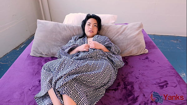 Nonton Cute Chubby Asian Hope Gold Connects Wirh Her Body Via Masturbation And Orgasms thumbnail