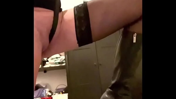 Nonton Pee Strong Stream On Bed And Bondage My Pussy In Stockings thumbnail