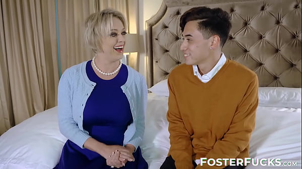 Mesmerizing Dee Williams adores fauxcest with her stepson 