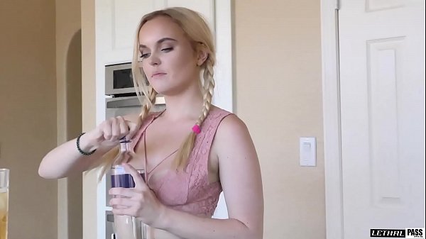 Play MP4 - A Hot Blonde Teen Is Getting Her Hole Pounded