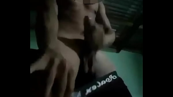Masturbá_ndome y sacando leche ojalá_ estuvieras abajo!