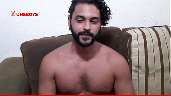Ator Porn&ocirc; Brasileiro Participa De Entrevista Caliente L V&iacute;deos Completos Em Unsboys. thumbnail