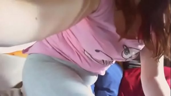 Nonton Salto Su Questo Enorme Cuscino E Spacco Il Divano thumbnail