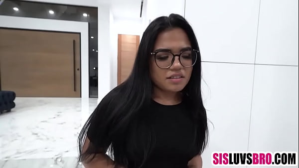 Stepsister in glasses sucking & fucking steprother 