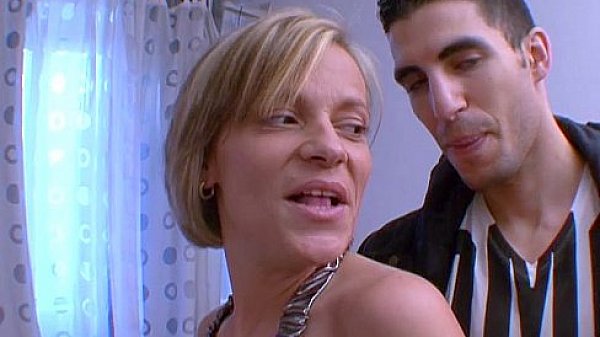 Mature Jouie Plusieurs Fois Avec Un Petit Jeune French Amateur thumbnail