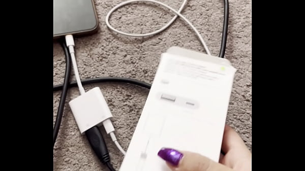 Nonton Как петь на телефон? thumbnail