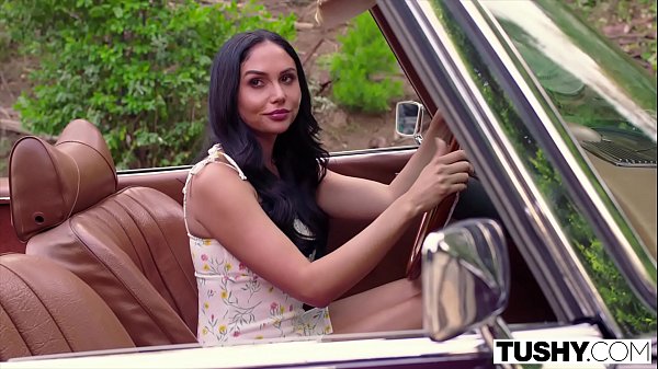 Nonton Tushy Blonde Lives Out Her Fantasy thumbnail