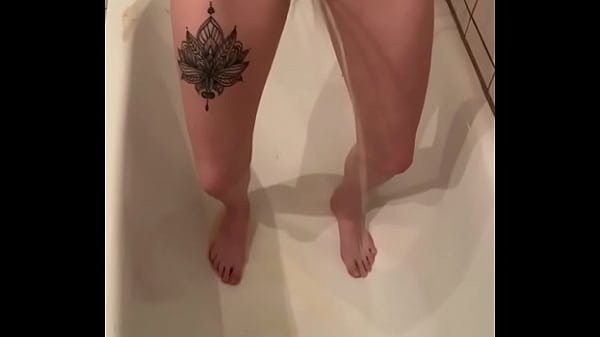 Nonton Piss In Bathtub thumbnail