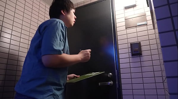 Nonton パート3 「困ったことがあったらいつでも聞いてね」そう言って笑顔で回覧板を渡してくれたお隣の奥様。美人で優しくて、それでもって色っぽくて&hellip;。 thumbnail