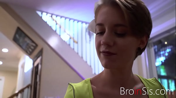 Nonton Stepsister Fucks Me For New Year thumbnail