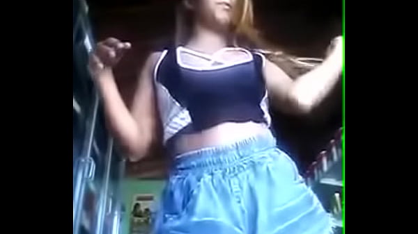 Nonton Putinha No Sio Dan&ccedil;ando De Shortinho thumbnail