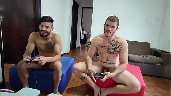 Carmona E Hisak Jogando Video Game Valendo O Toba thumbnail
