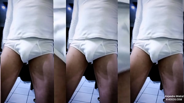 Ropa interior blanca para sobarme los huevos 