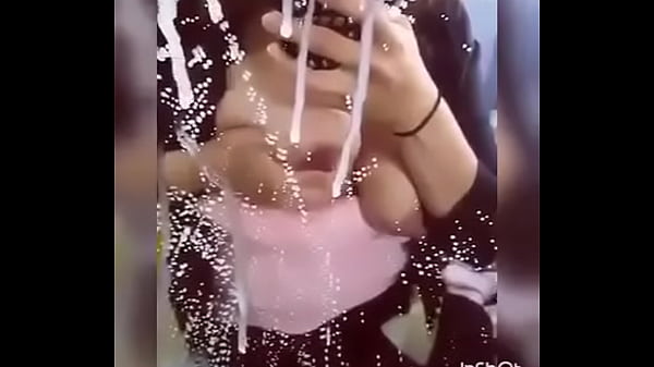 Nonton Desi Aunty Milk Boobs thumbnail