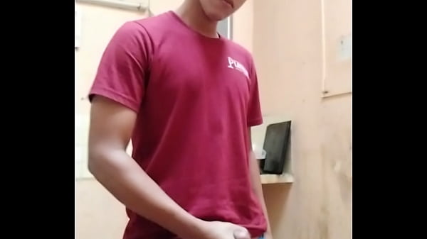 Latino Caliente En Su Trabajo thumbnail