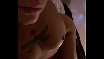 Nudez Total E Sem Filtros: Veja Meu Corpo Natural Deitada No Quarto. thumbnail