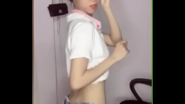 Nonton Girl Dance With A Tail thumbnail