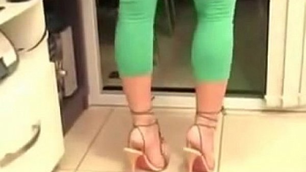 Nonton Sexy High Heels thumbnail