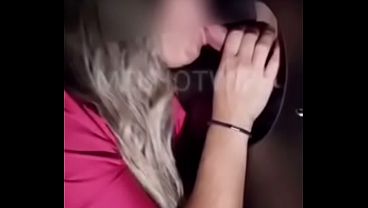 Chupei Muito O Pau Do Macho Pelo Gloryhole Enquanto O Corno Ficou Na Punheta thumbnail