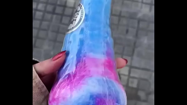 Por las calles de Barcelona luciendo mi nuevo y m&aacute;s deseado juguetito ️ MiOrgasmostore 