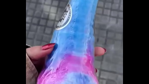 Por las calles de Barcelona luciendo mi nuevo y m&aacute_s deseado juguetito ️ MiOrgasmostore