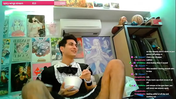STREAMER SPREADS HIS LEGS FOR