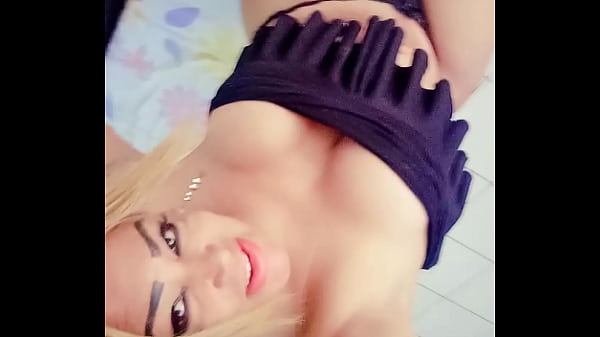 Lista para ser tu regalo en la cama