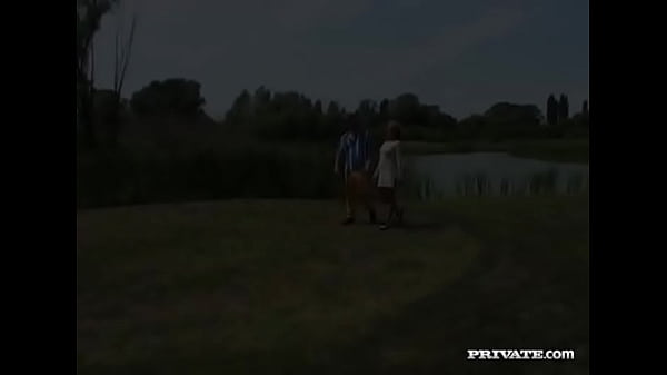 Nonton Barbara Voice Has Trouble Finding Her Ball So A Guy Offers Up His thumbnail