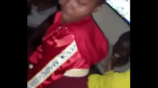 Nonton Kenyan Twerkers thumbnail