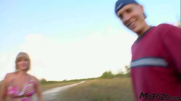 Nonton Mofozo.com - We Picked Up A Damsel In Distress By The Lake thumbnail