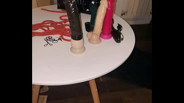 Nonton En Laisse, Encag&eacute;, Et Se Touchant Devant Moi &agrave; Mes Ordres. Cette Bonne ... thumbnail