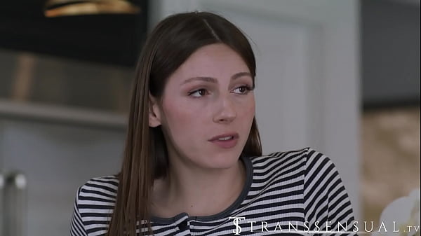 Hermanastro, Creo Que Tu Polla No Cabe Dentro De Mi Culo. thumbnail