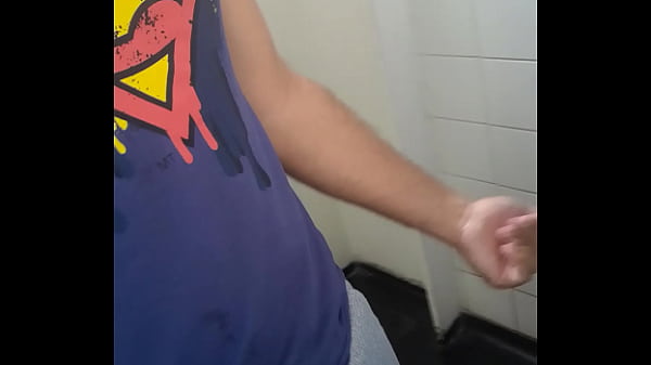 Gays No Banheiro Publico Depois Das Festas De Carnaval, Trepando Gostoso. thumbnail