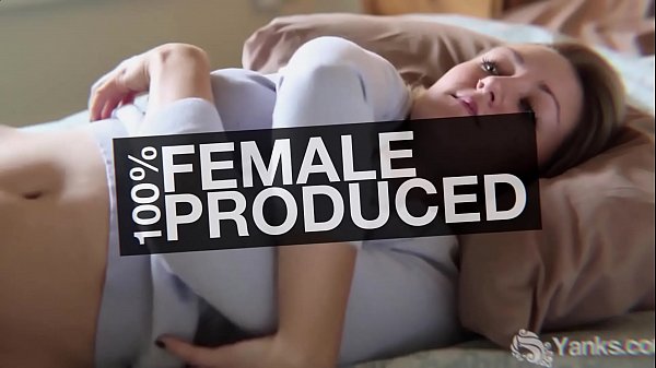 Chesty Amateur Babe From Yanks Pepper Hart Playing With Her Sexy Arse thumbnail