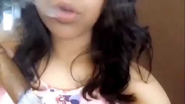 Instagram Woman Smoke (mulher Fumando Charuto) thumbnail