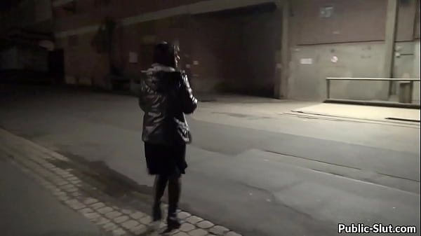 Nonton Hot Woman Has Some Pissing And Cocksucking Fun At The Harbor thumbnail