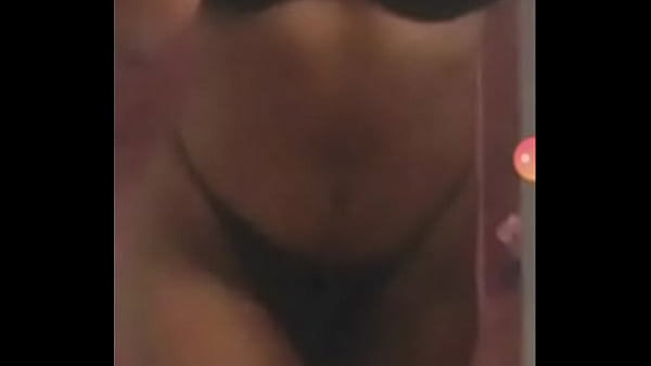 Nonton Aqui Estou Eu Outra Vez Louca Por Dinheiro thumbnail