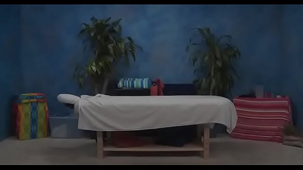 Nonton Active Masseuse Gives A Head Job thumbnail