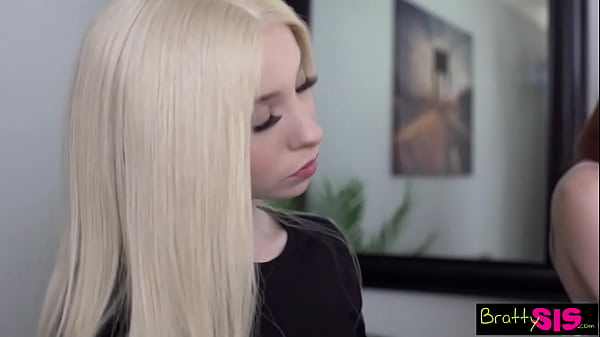 Nonton Step Sisters Bff "kenzie, Why Didn't You Tell Me Your Brother Had Such A Weapon" S16:e12 thumbnail