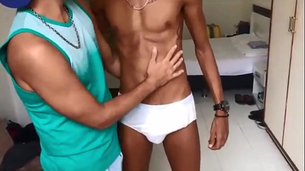 Marcos Goiano Chupa Dotado Do Rj (felipe Xxl Sensa&ccedil;&atilde;o Do Instagram) E Leva Linguada No Rabo Do Yuri Oberon thumbnail