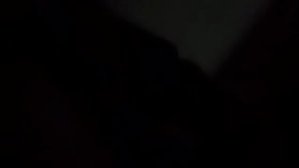 Novinha pediu pra apagar a luz e mamou gostosinho